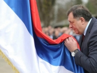 HIT NA INTERNETU: Procurio izgled trobojke Milorada Dodika...