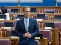 SKUPŠTINSKI ZASTUPNIK POZIVA VLAST DA NE SLAVI: Ostalo je još 21 poglavlje