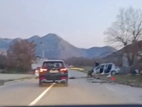 POZNATI DETALJI SAOBRAĆAJNE NESREĆE: Poginuo maloljetnik, povrijeđeni vozač i putnik