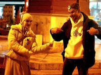 HIDŽAB I ŠAJKAČA: Fotografija sa protesta u Novom Pazaru širi se društvenim mrežama...