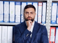 POLITIKA MU POMAŽE DA SE OBOGATI: Cvjeta biznis za firmu Karanovog sina