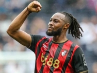 TRANSFER BOMBA SA OTOKA: Najtraženiji napadač stiže u Manchester