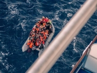 NESREĆA NA EGEJSKOM MORU: Obalna straža spasila 52 migranta kod Grčke, dječak nestao