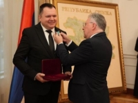NIKO SRETNIJI OD NJEGA: Ministar policije RS-a Željko Budimir dobio odlikovanje od Putina