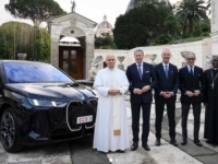 AUTOMOBIL STIGAO U VATIKAN: Novi papomobil košta više od 100.000 eura