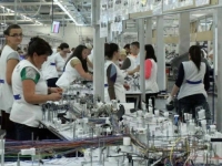 POGONI SE GASE, A HILJADE RADNIKA OSTAJE BEZ POSLA: Zašto se zatvaraju fabrike u Srbiji?