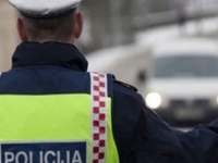 POLICIJA ZAUSTAVILA VOZAČA ZBOG REDOVNE KONTROLE: On ugrizao jednog od službenika