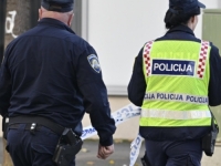 STRAVIČAN SLUČAJ: Na muškarca (47) pao automobil s dizalice, na mjestu je poginuo