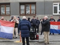 BRUKA, UŽIVO: Thompsonovi fanovi razvili zastave i pustili pjesmu na razglasu, a onda - šok...