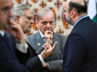 PREMIJER IZGUBIO STRPLJENJE: Sharif na silu upao na sastanak Putina i Trumpa (VIDEO)