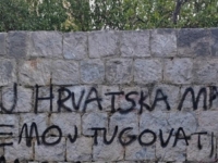 OSVANULI NOVI GRAFITI U SPLITU: Na zidu kod škole ispisane prijeteće poruke