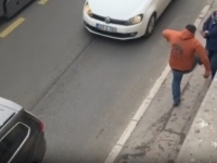 POTUKLI SE VOZAČI U CENTRU SARAJEVA: Nakon sudara došlo do sukoba, prolaznici morali razdvajati (VIDEO)