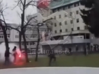 SNIMAK HAOSA U SARAJEVU: Masovna tuča tinejdžera, ima povrijeđenih (VIDEO)