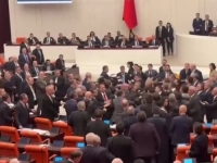 KRVAVE GLAVE U ANKARI: Pogledajte kako su turski političari rješavali sporove šakama! (VIDEO)
