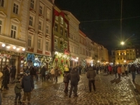 NOVA GODINA U LAVOVU: Proslava do ponoći, pa policijski sat