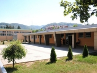 DRAMA U MANJEM BH. ENTITETU: Dojava o bombi u osnovnoj školi, evakuisani učenici i nastavnici