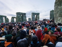 MAGIČNI STONEHENGE: Pogledajte kako su hiljade ljudi svjedočile čaroliji najkraćeg dana u godini