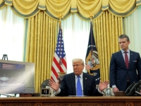 HOĆE LI OSTATI BEZ FOTELJE: Američki ministar pod sve većim pritiskom da podnese ostavku