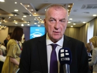 PUŠE (J)UGO, VRISKA BURA: Čović je u Zagreb poveo najodanije ljude, među njima je bio i sarajevski profesor...