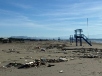 DRAMATIČNE SLIKE SA PLAŽE: Gomile smeća niko ne čisti