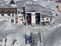 PRVE SLIKE UŽASA NA 2.800 METARA: Hitne službe evakuišu zarobljene, otkriveno kako je došlo do DRAME - 'Aktivirali smo kočnice, ali džabe' (FOTO)