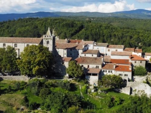 ČUVA VIJEKOVE ISTORIJE: Najmanji grad u Evropi, blizu BiH fascinira posjetioce