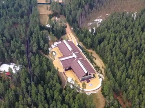 POGLEDAJTE KAKO IZGLEDA PUTINOVA VILA KOJU SU UKRAJINCI NAVODNO GAĐALI: 'Ovo je hram njegovog asketizma' (VIDEO)