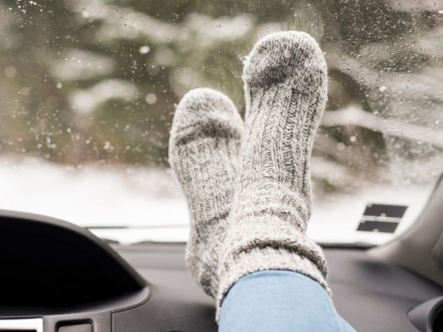 ZABORAVITE SKUPA SREDSTVA: Krompir i stara čarapa rješavaju vaše zimske muke – Spasite retrovizore od leda