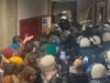 SPECIJALCI UPALI NA FILOZOFSKI FAKULTET: Tuku studente, Vučić se obračunava sa djecom (VIDEO)