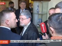 SNIMAK NEVIĐENOG SKANDALA U SKUPŠTINI SRBIJE: Ekipa Vučićevog Informera provocirala europarlamentarca Tonina Piculu