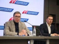 KOLAPS U SRBIJI, ALI VUČIĆ IMA 'PAMETNIJA POSLA': Predsjednik Srbije i ministar u studiju sa glumicom, voditeljicom i pjevačicom - u 'nikad viđenom izdanju'