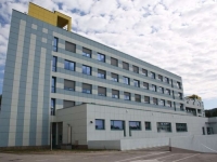 ŠOKANTNA PAROLA ISPRED UKC-a TUZLA POSVEĆENA POVRIJEĐENIM NAVIJAČIMA ZVEZDE: Policija brzo reagovala (FOTO/VIDEO)