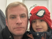 MALI RAIF NE GOVORI, ALI NJEGOVE SUZE SVE GOVORE: Autistični dječak iz Malmöa ostao bez liječenja i vrtića, čeka ga neizvjesnost u BiH