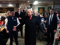 ŠOK U PUNOM RESTORANU: Donald Trump izgovorio riječi koje bi ga mogle skupo stajati...