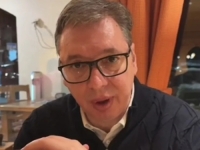 ZAPOČEO JE RAZGOVORE UZ OBILNU VEČERU: Vučić govorio o višku kilograma, pa riješio da se 'popravi' uz švicarski sir i krompir