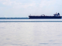 OPASNA ESKALACIJA NA ATLANTIKU:  Amerikanci pokušavaju da se ukrcaju na tanker kojeg štiti ruska podmornica