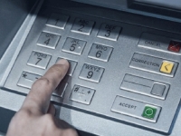 DOK HRVATSKA ŠTITI GRAĐANE, BIH BANKE NAM 'GULE KOŽU': Zašto komšije imaju besplatne račune, a mi plaćamo i zrak koji udišemo?