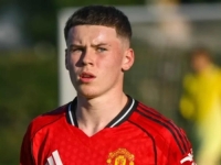 KRENUO OČEVIM STOPAMA: Sin Waynea Rooneyja najavio historijski debi na Old Traffordu