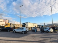 GRAĐANI SE OGLUŠILI NA UPOZORENJA POLICIJE: Haos na ulicama, potpuno paralisan saobraćaj