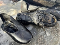 JEZA NA OBALI EVROPSKE DRŽAVE: More izbacilo stotine dječijih cipela iz 19. vijeka, mještani u strahu od mračne tajne