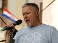 ŠOK U SRBIJI: Pristalice Vučićeve stranke usred Beograda puštale Thompsona (VIDEO)