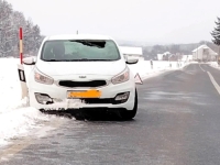 UŽAS NA AUTOPUTU: Led probio vjetrobransko staklo i zabio se vozaču U GLAVU