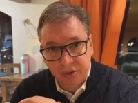 PATETIKA IZ DAVOSA: 'Mirotvorac' Aleksandar Vučić se u gluho doba noći obratio građanima Srbije...