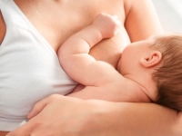 SAVJET STRUČNJAKA: Majčino mlijeko, prvi imunološki štit za dijete