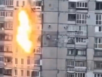 ŠIRI SE JEZIVA SNIMKA IZ HARKIVA: Ruski dron se zabio u stambenu zgradu (VIDEO)