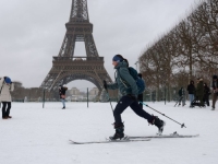 SNIJEG I LED BLOKIRALI EUROPU: Otkazani letovi, blokirane ceste (FOTO)