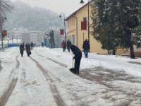 HAOS ŠIROM NAŠE ZEMLJE: Snježne padavine donijele probleme i u Goraždu, spašene četiri državljanke Srbije