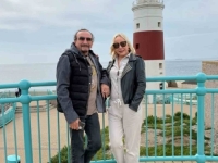 NEOBIČNA SITUACIJA: Čuveni pjevač progovorio o braku sa ženom koja je mlađa od njegove kćerke