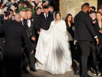 MALO JE PRETJERALA: Kćerka slavnog kuhara nosila čak četiri vjenčanice (FOTO, VIDEO)