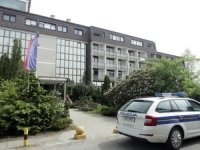 SEKS OKRŠAJ U SUSJEDSTVU: Dvoje stranaca napalo zaštitare, Ruskinja ih udarala umjetnim spolovilom i lupala po autu. Sud joj oduzeo igračku